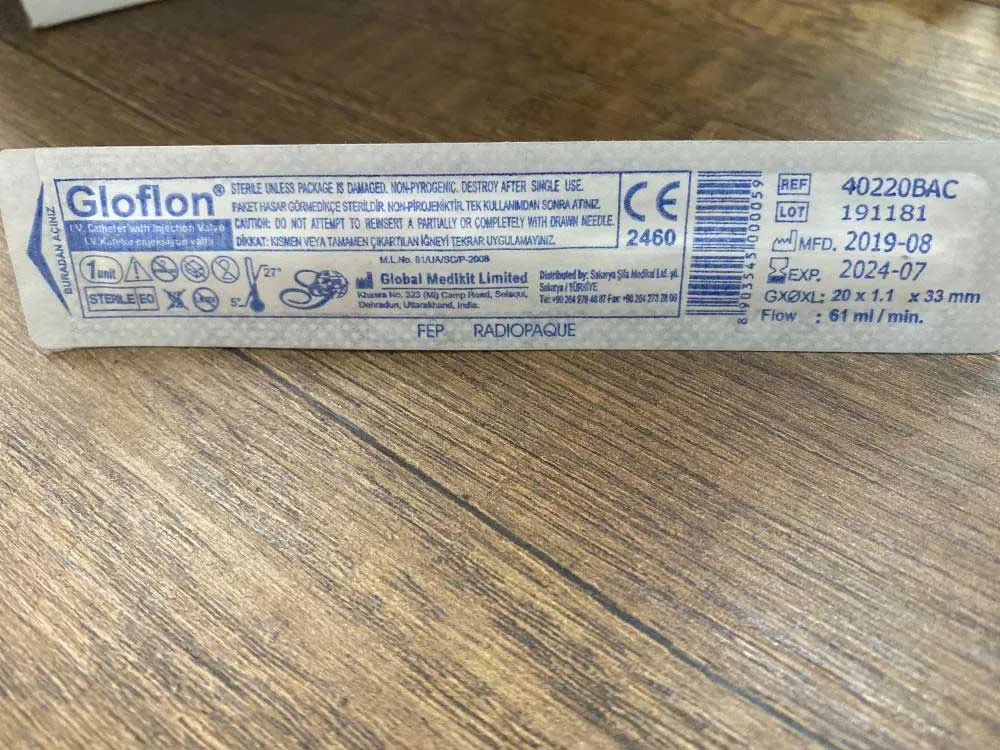 GLOFLON I.V KANATLI VE ENJEKSİYON PORTLU RADYOPAK KANÜL