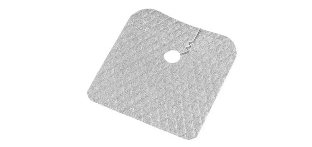 Tracoe Care REF 905 ZİGZAG YARIKLI ISLAKLIK ÖNLEYİCİ ALÜMİNYUM KAPLAMALI KANÜL PEDİ 9x9.8 CM (10'LU PAKET)
